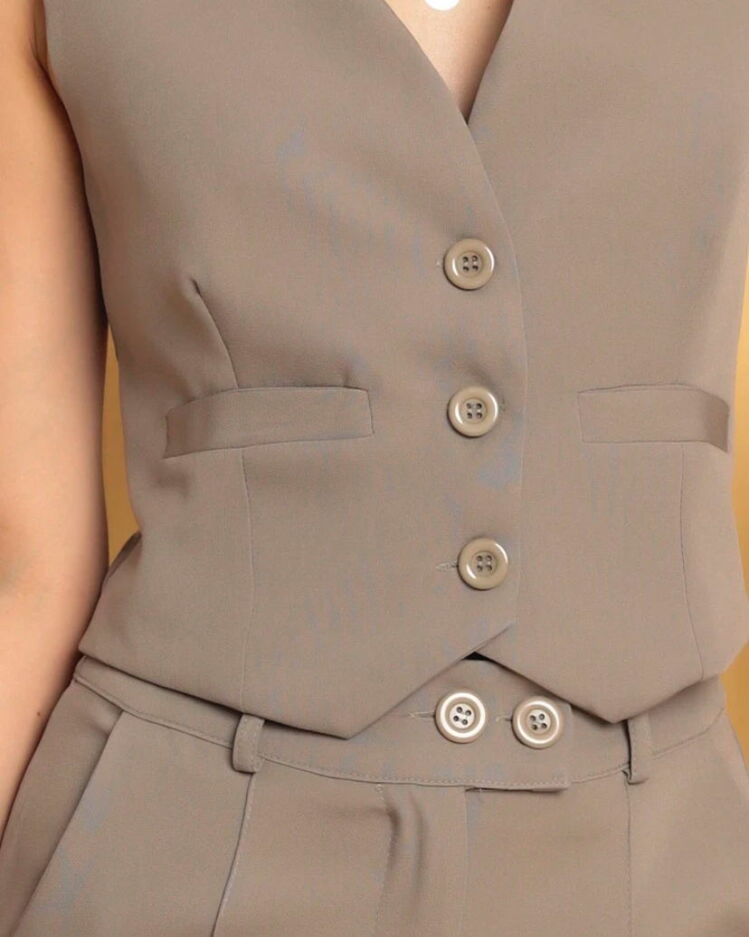 Conjunto de Chaleco y Pantalones a Medida para Mujer - Moda Elegante