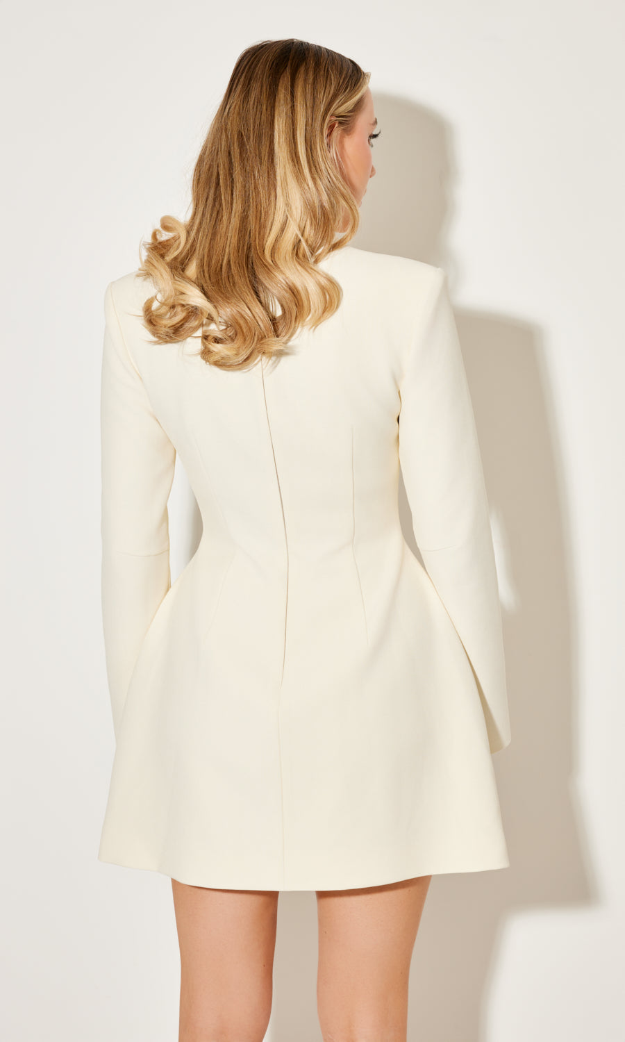 Vestido Camisero de Satén con Mangas Largas y Botones – Elegancia Moderna